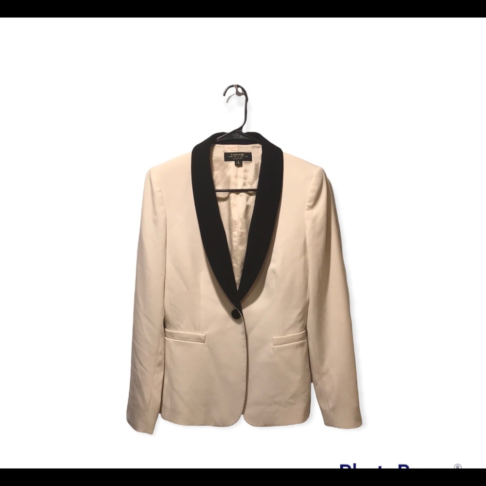 Tahari Arthur Levine LUXE White Blazer with Black Collar Sz 2 Luxe Plus